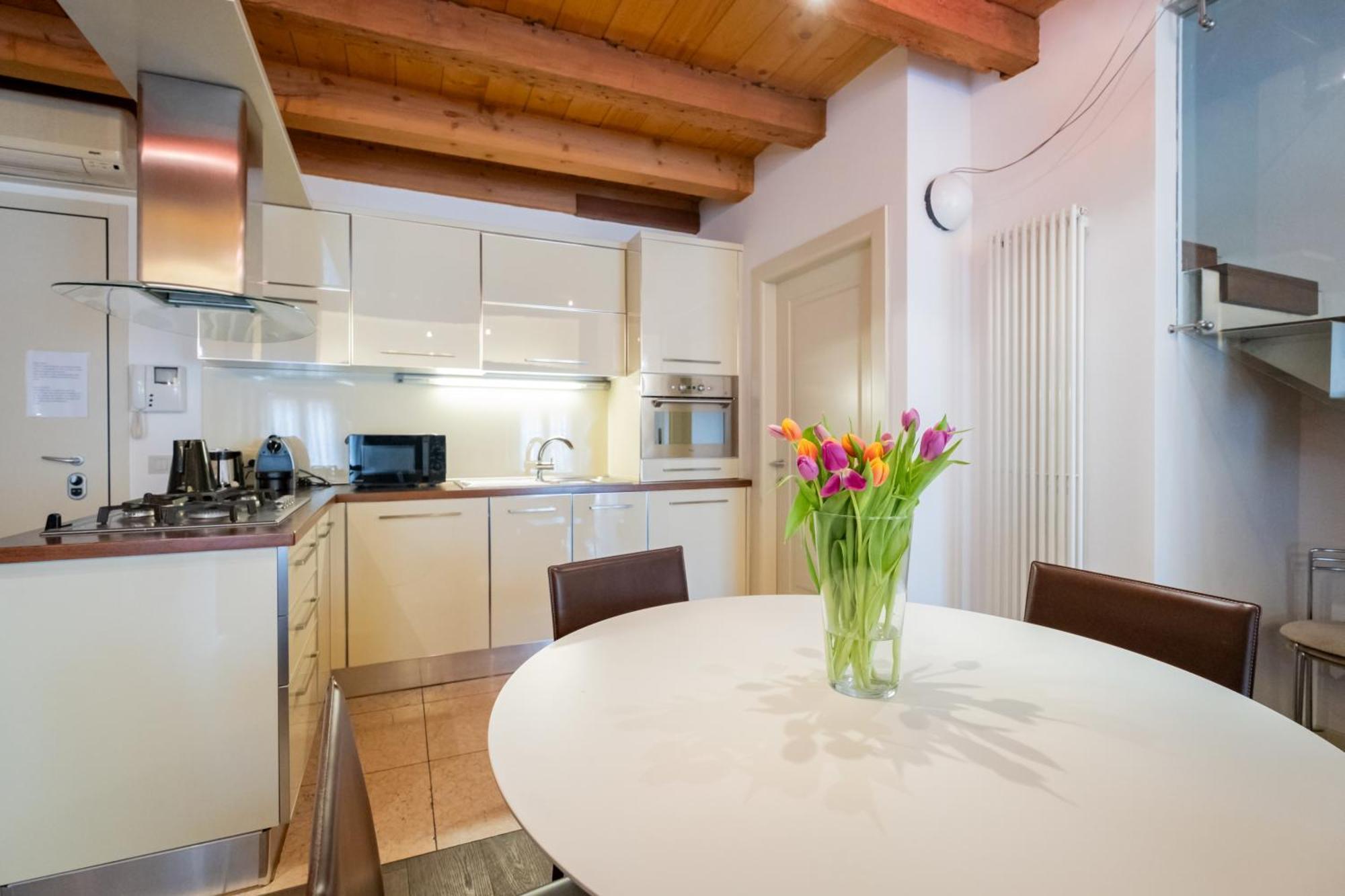 Appartamento Stella - Verona Centro ภายนอก รูปภาพ